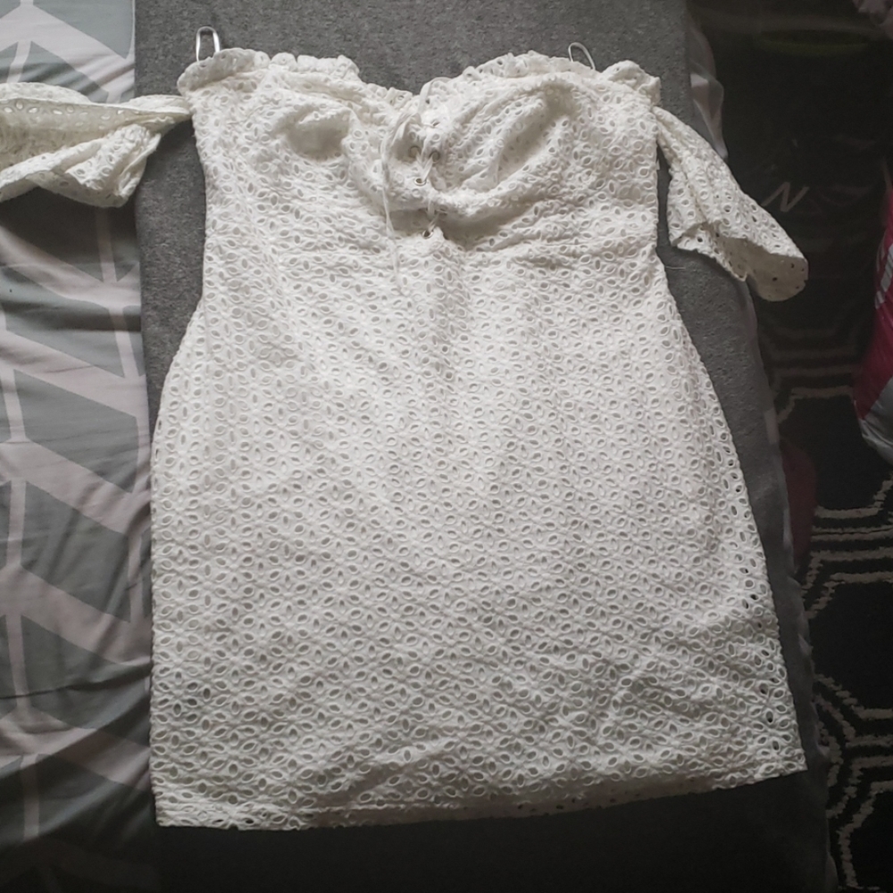 White off the shoulder bodycon dress